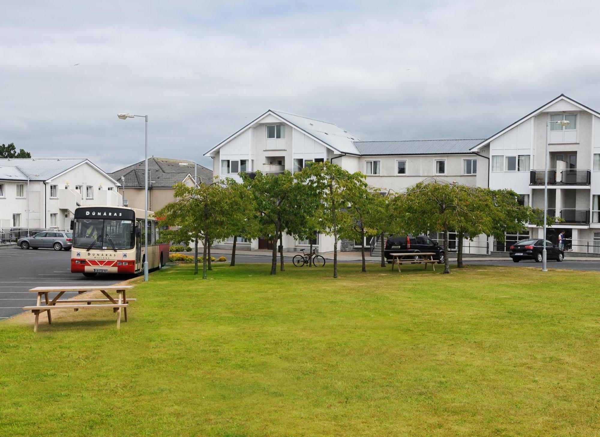 Dunaras Holiday Village Galway Bagian luar foto